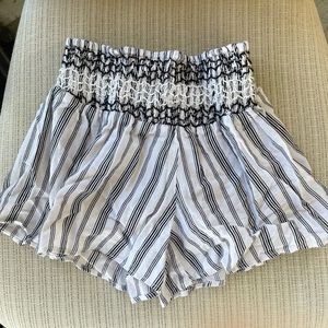 Art class, linen shorts. Size 5t.